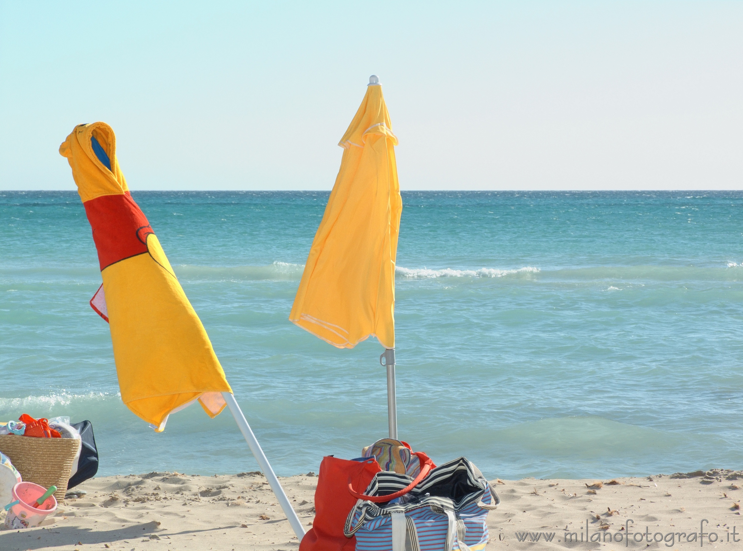 Torre San Giovanni (Lecce) - Ombrelloni davanti al mare